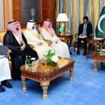 رئيس وزراء باكستان ووزراء سعوديون يناقشون الاستثمار في باكستان