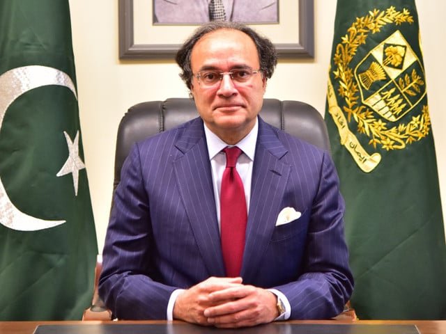 وزير المالية الباكستاني: الحكومة ملتزمة بتنفيذ الحد الأدنى للأجور
