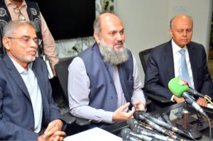 باكستان تتعهد بدعم مصنعي الشاحنات المحليين