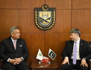 سفير كازاخستان لدى باكستان يناقش التجارة والاستثمار مع رئيس غرفة تجارة إسلام آباد